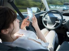 Kajian: Ramai pemandu tidak faham fungsi autopilot, main telefon dan tidur dalam kereta