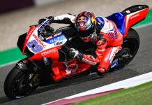 Mengapa brek belakang penting dalam MotoGP dan pelumba menggunakan brek ibu jari?