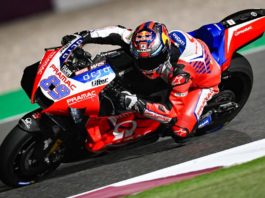 Mengapa brek belakang penting dalam MotoGP dan pelumba menggunakan brek ibu jari?