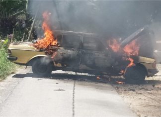 Mercedes-Benz W123E baru beli dua bulan terbakar ketika sedang dibaiki