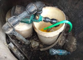 Penyeludup salur petrol guna paip getah dasar Sungai Golok