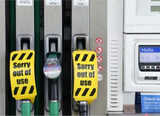 Kekurangan tenaga kerja pemandu, menyebabkan krisis bekalan minyak di UK