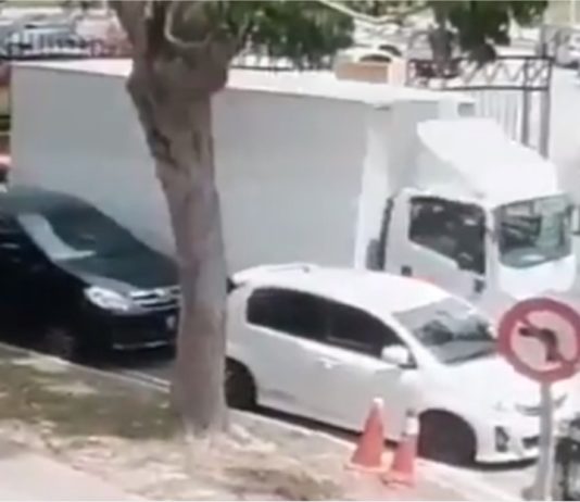 Pemandu lori melanggar lebih 10 buah kereta, tiada tuntutan ganti rugi boleh dibuat