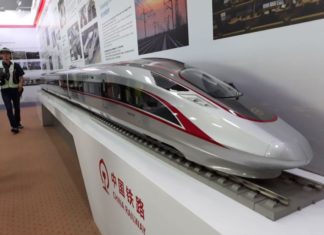 Kereta api laju Jakarta-Bandung acah shinkansen kalis petir, angin dan gempa bumi