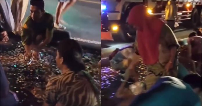 Duit jatuh atas jalan