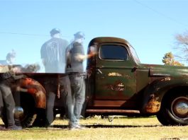 50 tahun trak pikap ini tidak basuh, lihat apa yang jadi selepas ‘mandi’…