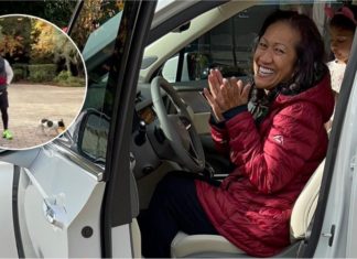 The Rock buat kejutan beri SUV mewah buat ibu..