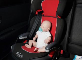 Anggota polis pecah cermin kereta, ingatkan bayi rupanya…..