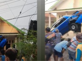 Kereta tersangkut atas kabel elektrik, macam mana boleh jadi tu?