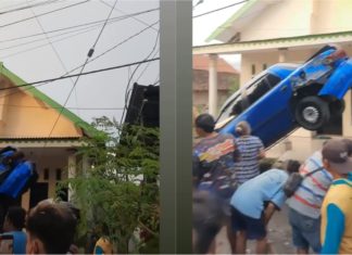 Kereta tersangkut atas kabel elektrik, macam mana boleh jadi tu?