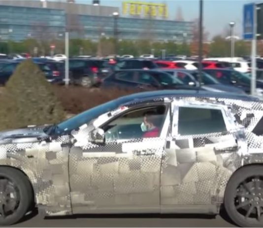 SUV prototaip Ferrari dikesan di jalan raya, kotor dan berdebu!