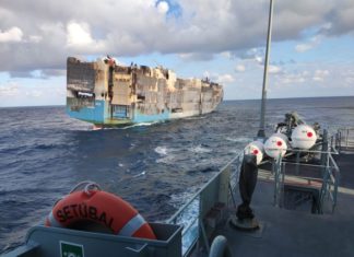 Kapal kargo yang terbakar bawa beribu kereta, termasuk Porsche, Audi, dan Bentley, karam di Atlantik