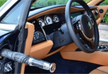 Pernah terfikir berapa harga payung Rolls-Royce Phantom?