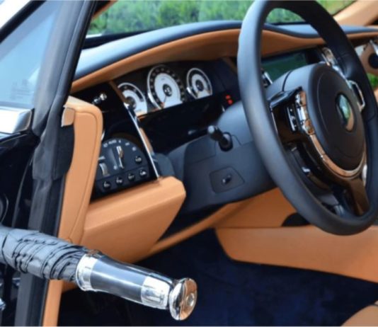 Pernah terfikir berapa harga payung Rolls-Royce Phantom?