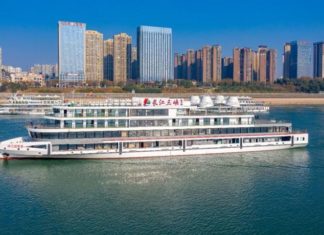 Kapal persiaran elektrik terbesar dunia mulakan pelayaran sulung di China