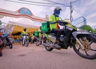 105 ‘Abang Grab’ bantu agih daging korban kepada 800 asnaf