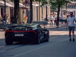 Bugatti La Voiture pertama kali muncul di jalanan awam…curi perhatian pengguna lain