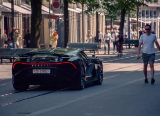 Bugatti La Voiture pertama kali muncul di jalanan awam…curi perhatian pengguna lain