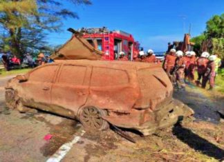 Terjumpa rangka manusia dalam MPV di dasar sungai