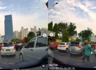 Nekad..rembat cermin sisi hanya dalam beberapa saat tengah trafik padat…