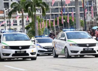Sempena Hari Merdeka ke-65, PDRM imbau model Proton yang dijadikan unit MPV polis