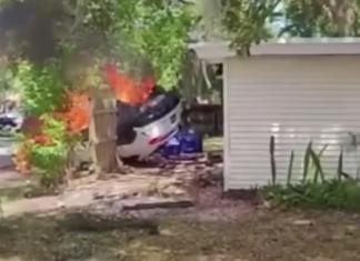 Lamborghini Urus sewa terbakar selepas melanggar SUV lalu merempuh rumah