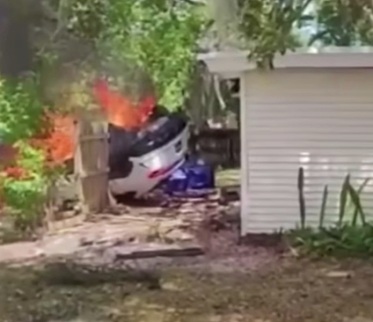 Lamborghini Urus sewa terbakar selepas melanggar SUV lalu merempuh rumah