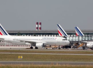 Bertumbuk dalam pesawat, dua juruterbang Air France digantung tugas