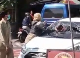 Kantoi curang, wanita mengamuk pecahkan cermin kereta suami