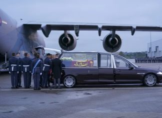 #TahukahAnda: Ratu Elizabeth II kustom sendiri kereta jenazah Jaguar XJ, ini perinciannya….