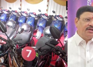 Bos barang kemas hadiah pekerja motor dan kereta sempena Deepavali
