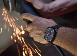 Potong Ford Mustang untuk hasil jam tangan. Adakah ini kreatif atau membazir?