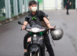 Datang seorang diri, tunggang Modenas Kriss pada hari pendaftaran universiti