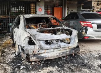 Ah long Singapura buat hal lagi, kereta Mercedes musnah terbakar