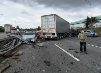 Pemandu lori maut kemalangan libatkan 5 kenderaan