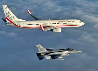 Pesawat Boeing 737 bawa pasukan Poland diiring jet F-16