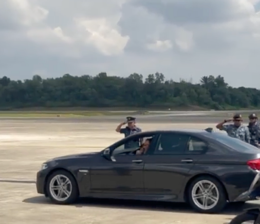 VIDEO: Sultan Brunei pandu sendiri BMW bersama Datuk Seri Anwar Ibrahim