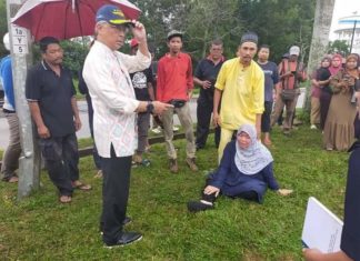 Agong santuni keluarga penunggang motosikal maut dalam kemalangan