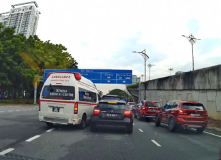 Polis cari pemandu Singapura halang ambulans di Johor