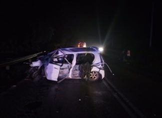 Perodua Myvi terbabas rempuh Toyota Hilux, dua maut