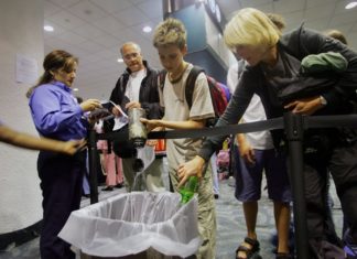 #TahukahAnda: Tak boleh bawa masuk air naik pesawat antarabangsa, domestik boleh pula…ini sebabnya