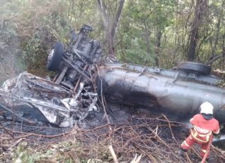 Lori tangki minyak jatuh gaung, seorang maut