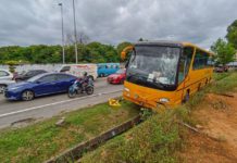 Lelaki cuba larikan bas sekolah terbabas masuk longkang