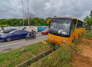 Lelaki cuba larikan bas sekolah terbabas masuk longkang