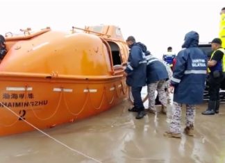 Bot penyelamat terdampar di Kuching dipercayai milik China