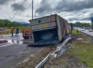Suami isteri rentung, lori kontena terbakar