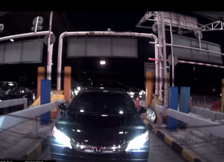 Elak bayar tol, Honda City ‘cucuk’ rapat hingga terlanggar bampar Proton X50