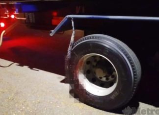 Pemandu treler tak sedar langgar orang