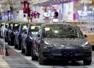 Tesla naik gaji pekerja kilang seluruh Amerika