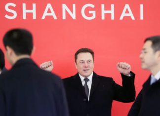 Surat terbuka gesa Elon Musk berundur, seorang pekerja Tesla dipecat